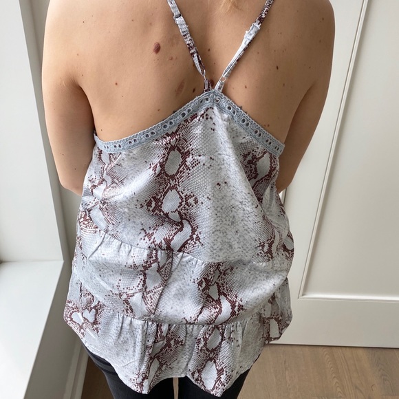 Lace trim snakeskin cami with tiered silhouette - Picture 9 of 9